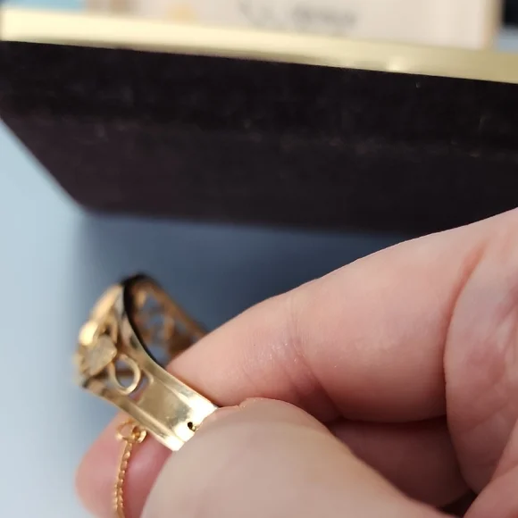 Vintage Gold and Black Bracelet - Picture 9 of 16